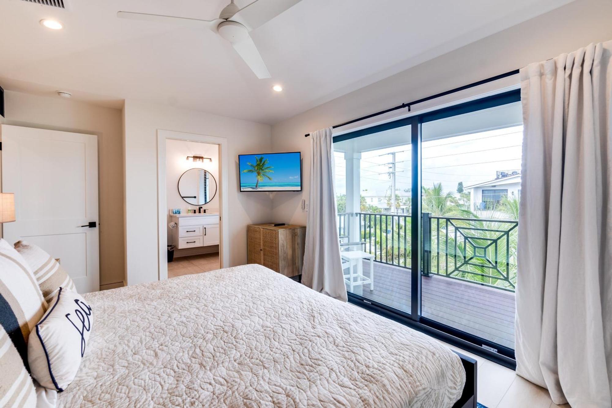 Swanky Bubbles, 9 Beds, 11 Bathrooms, Pet-Friendly With A Rooftop Deck And Steps Away To The Beach! Holmes Beach Εξωτερικό φωτογραφία